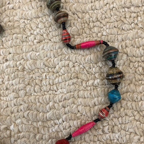 Ugandan ‘Bead for Life’ paper bead necklace - Picture 4 of 8